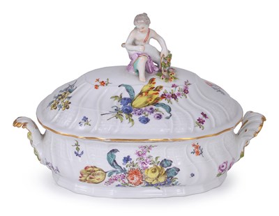 Lot 36 - â€¡A MEISSEN OVAL TUREEN AND COVER
