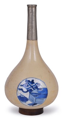 Lot 56 - A CHINESE BLUE AND WHITE ROSE WATER SPRINKLER