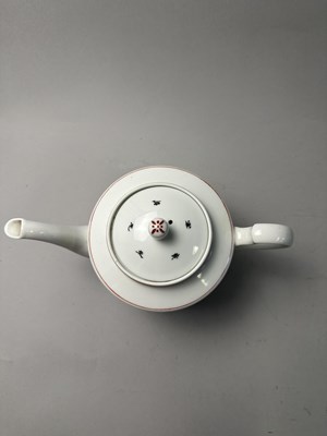Lot 125 - A CHINESE 'LEGEND OF THE RED LANTERN' TEAPOT AND COVER, 1960/70's