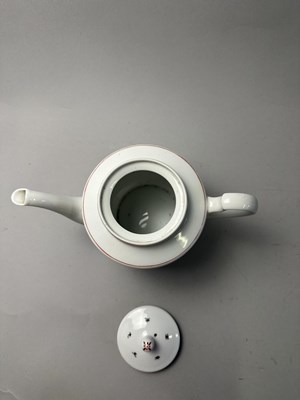Lot 125 - A CHINESE 'LEGEND OF THE RED LANTERN' TEAPOT AND COVER, 1960/70's