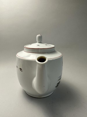 Lot 125 - A CHINESE 'LEGEND OF THE RED LANTERN' TEAPOT AND COVER, 1960/70's