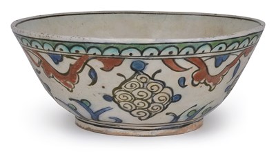 Lot 91 - A IZNIK POTTERY BOWL