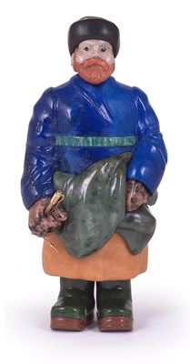 Lot 105 - A RUSSIAN STYLE CARVED HARDSTONE FIGURE OF A ST PETERSBURG CABBIE