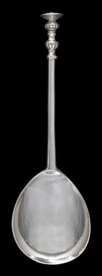 Lot 130 - A SEAL-TOP SPOON