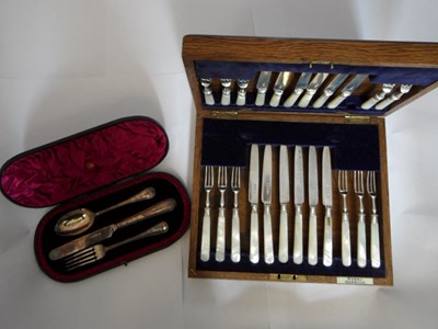 Lot 139 - A SET OF TWELVE SILVER AND MOTHER-OF-PEARL FISH KNIVES AND ELEVEN FORKS