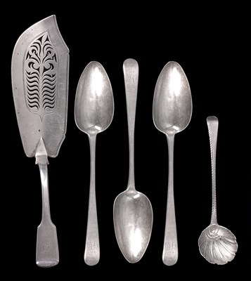 Lot 140 - A SET OF THREE GEORGE III IRISH SILVER SPOONS