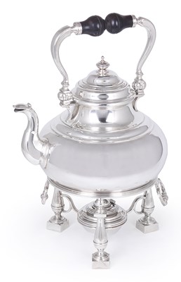 Lot 194 - A GEORGE V SILVER TEA KETTLE ON STAND WITH BURNER
