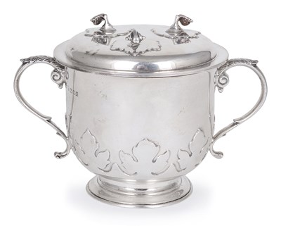 Lot 195 - A GEORGE V SILVER TWO-HANDLED PORRINGER AND COVER