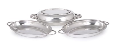 Lot 198 - A PAIR OF GEORGE V SILVER ENTREE DISHES AND COVERS