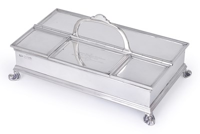 Lot 204 - AN EDWARDIAN SILVER TREASURY INKSTAND