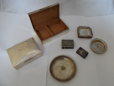 Lot 206 - A GEORGE V SILVER CIGARETTE BOX