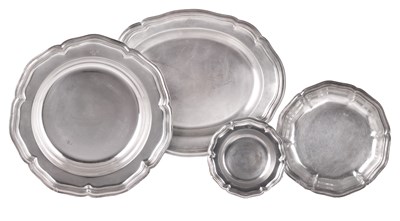 Lot 211 - A SET OF SEVEN ELECTROPLATE SERVING DISHES IN SIZES