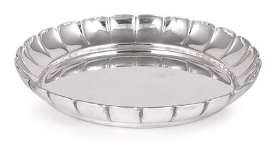 Lot 213 - A SILVER STRAWBERRY DISH