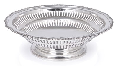Lot 215 - A GEORGE V SILVER FRUIT BOWL
