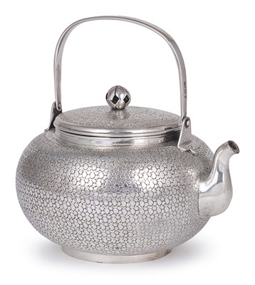 Lot 221 - A VICTORIAN SILVER TEAPOT