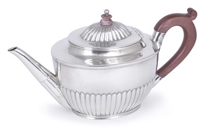 Lot 241 - A VICTORIAN SILVER TEAPOT