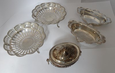 Lot 246 - A PAIR OF GEORGE V SILVER SWEETMEAT DISHES
