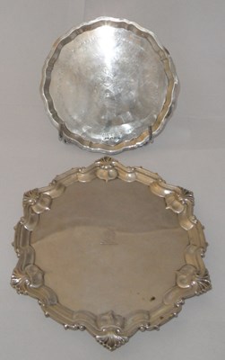 Lot 252 - AN EDWARDIAN SILVER SALVER