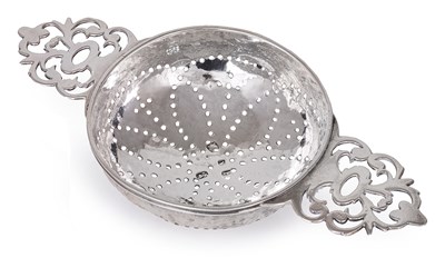 Lot 307 - A GEORGE I SILVER LEMON STRAINER