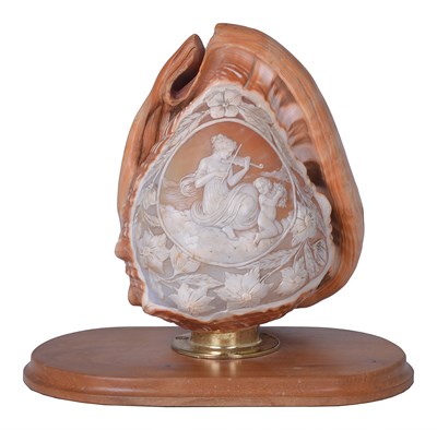 Lot 321 - AN ITALIAN CAMEO CARVED EMPEROR HELMET SHELL