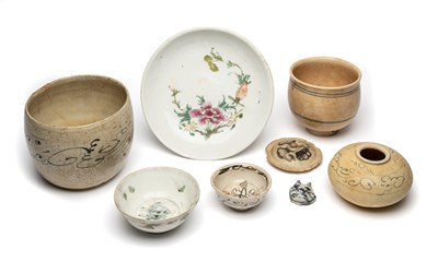 Lot 63 - A GROUP OF SOUTH-EAST ASIAN POTTERY AND PORCELAIN VESSELS, 14TH CENTURY AND LATER