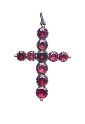 Lot 353 - GARNET PENDANT
