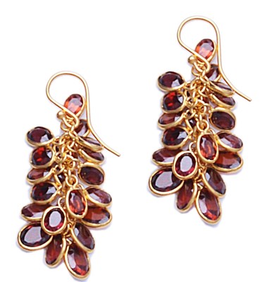 Lot 358 - PAIR OF GARNET CLUSTER PENDENT EARRINGS