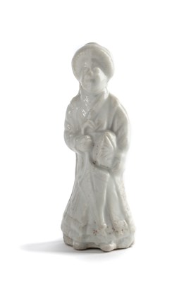 Lot 39 - A CHINESE DEHUA FIGURE OF A MAIDEN, PROBABLY KANGXI PERIOD (1662-1722)