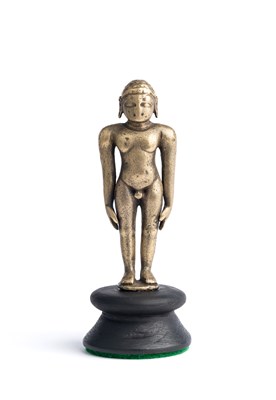 Lot 567 - A SMALL BRONZE FIGURE OF A JINA, DECCAN, INDIA, CIRCA 16TH CENTURY