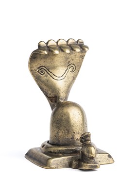 Lot 592 - A SMALL BRONZE LINGAM WITH NANDI, WESTERN DECCAN, INDIA, 17TH/18TH CENTURY