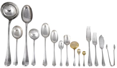 Lot 385 - A CANTEEN OF GEORGE V TABLE SILVER