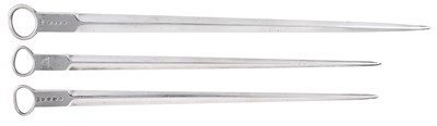 Lot 399 - A SET OF THREE GEORGE III SILVER MEAT SKEWERS
