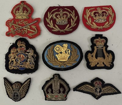 Lot 143 - A QUANTITY OF MILITARY AND NAVAL EMBROIDERED AND CLOTH BADGES
