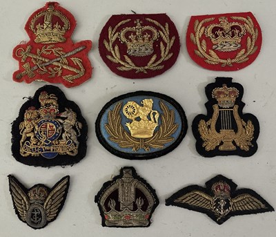 Lot 298 - A QUANTITY OF MILITARY AND NAVAL EMBROIDERED AND CLOTH BADGES