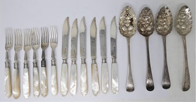Lot 409 - A SET OF SIX EDWARDIAN SILVER DESSERT KNIVES AND SIX FORKS