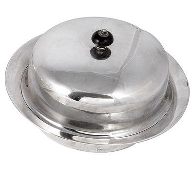 Lot 418 - AN EDWARDIAN SILVER MUFFIN DISH