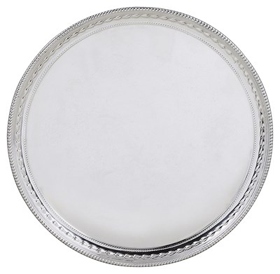 Lot 423 - A SILVER SALVER