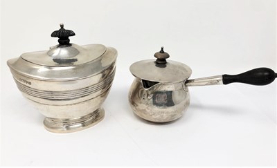 Lot 440 - AN EDWARDIAN SILVER BRANDY SAUCEPAN AND COVER
