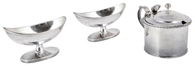 Lot 455 - A GEORGE III SILVER MUSTARD POT