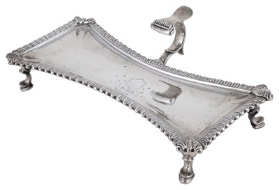 Lot 457 - A GEORGE III SILVER SNUFFER TRAY