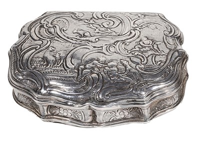 Lot 485 - A FRENCH SILVER SNUFF BOX