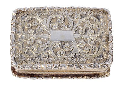 Lot 493 - A GEORGE IV SILVER-GILT VINAIGRETTE
