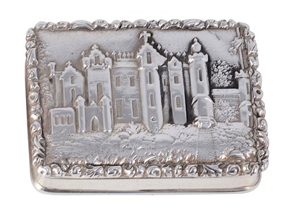 Lot 495 - A VICTORIAN SILVER 'CASTLETOP' VINAIGRETTE