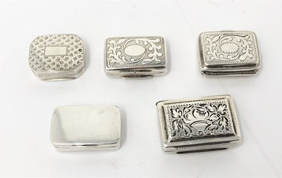 Lot 516 - A GROUP OF FIVE SMALL GEORGIAN SILVER VINAIGRETTES