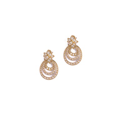Lot 563 - PAIR OF DIAMOND PENDENT EARRINGS