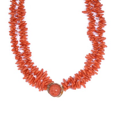 Lot 567 - ËœCHILD'S CORAL NECKLACE