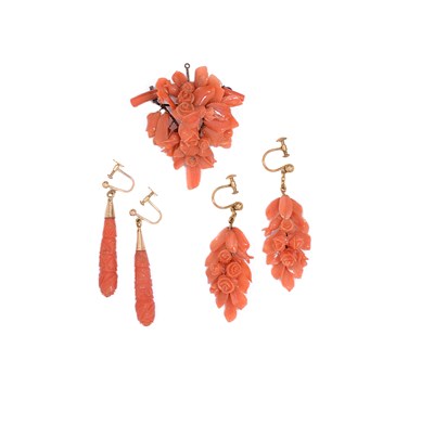 Lot 568 - ËœCOLLECTION OF CORAL JEWELLERY
