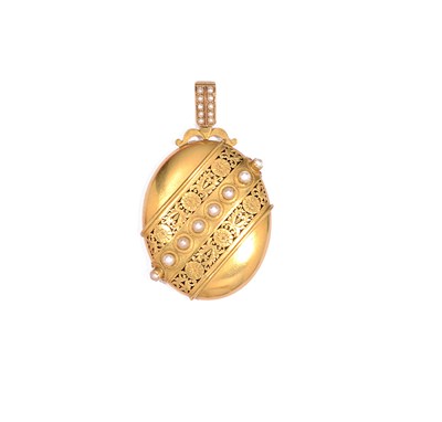 Lot 569 - GOLD AND PEARL LOCKET PENDANT