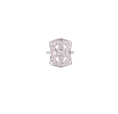 Lot 580 - EDWARDIAN DIAMOND RING