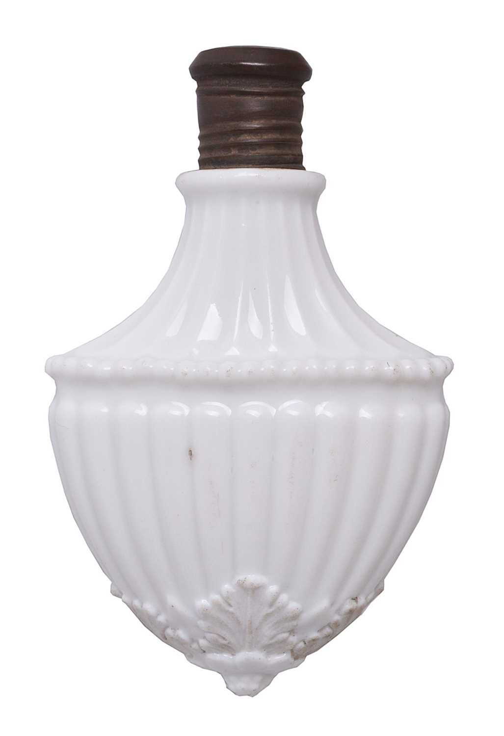 Lot 72 - A GERMAN PORCELAIN SHIELD SHAPED SCENT FLASK